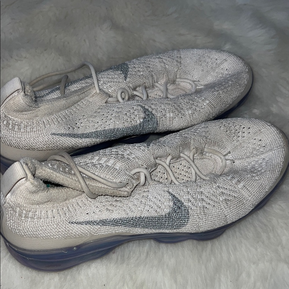 Nike Cream and Gray Knit Running Shoes size 9 women